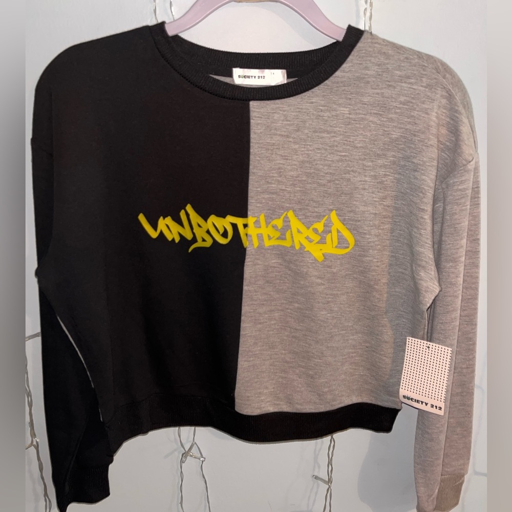size small crop long sleeve top it says unbothered